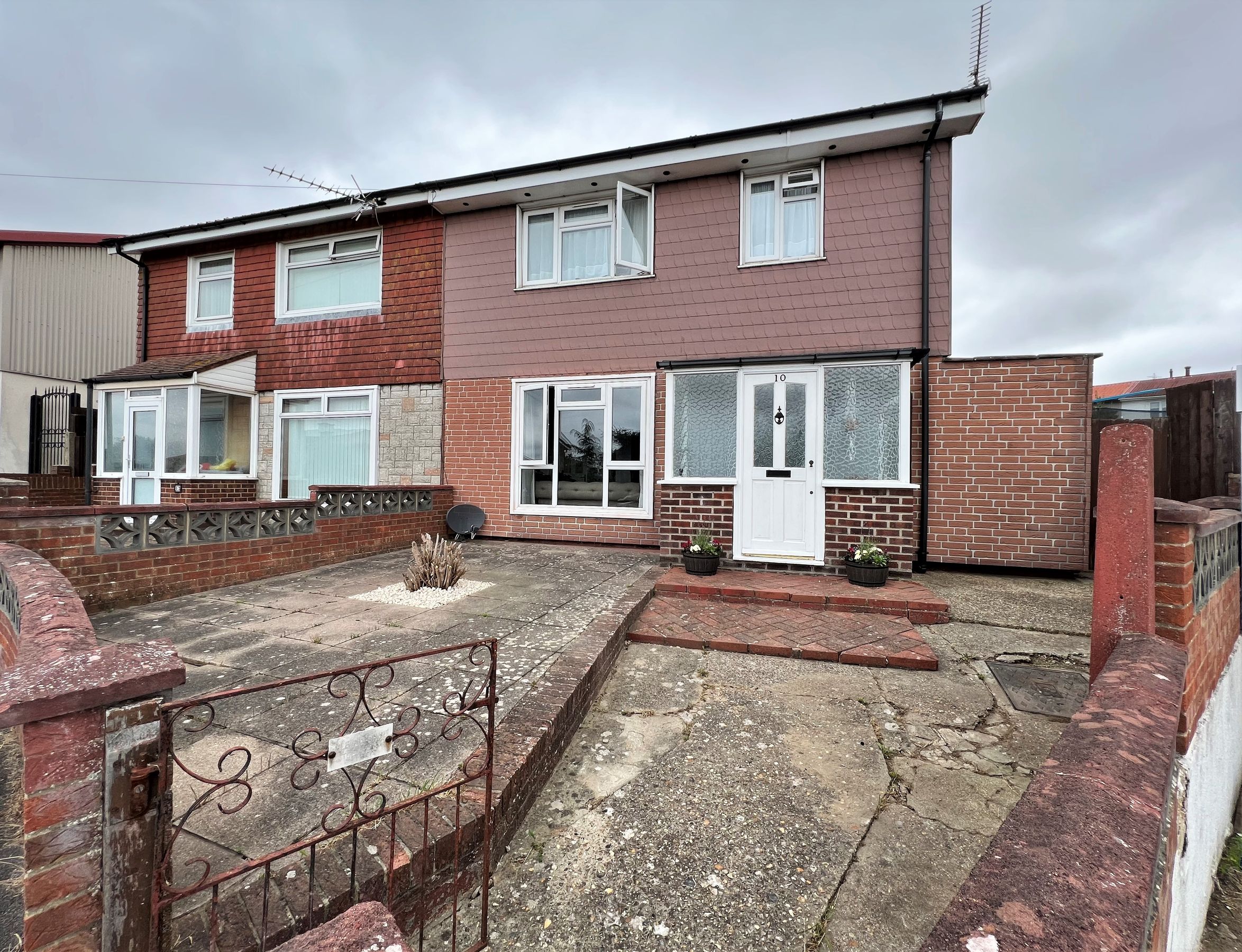 3 bed semidetached house for sale in Ledbury Road, Paulsgrove