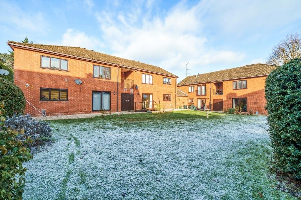 2 bed flat for sale in Sycamore Court, Pangbourne, Reading, Berkshire