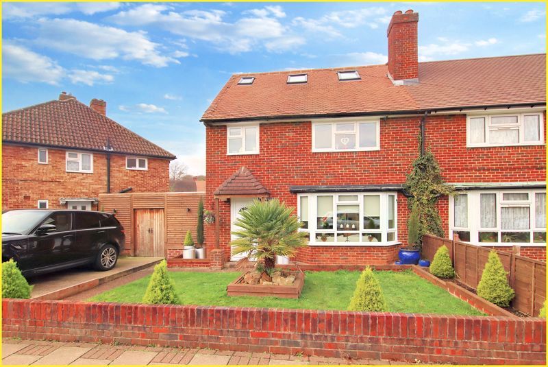 3 bed semidetached house for sale in Chamberlain Crescent, West