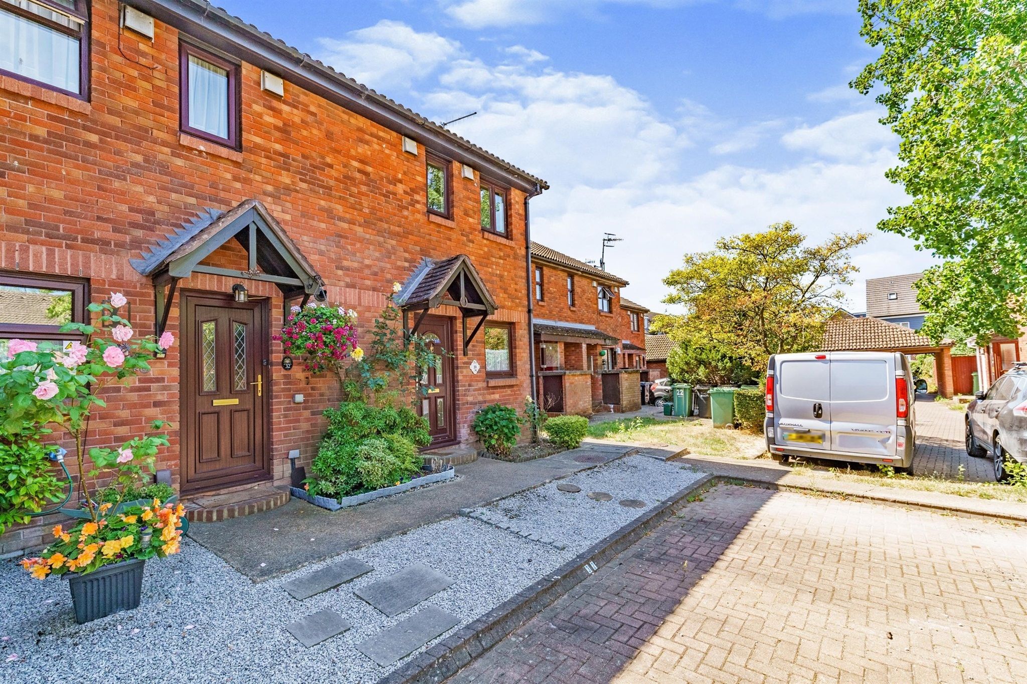 2 bed end terrace house for sale in Withey Meadows, Hookwood, Horley