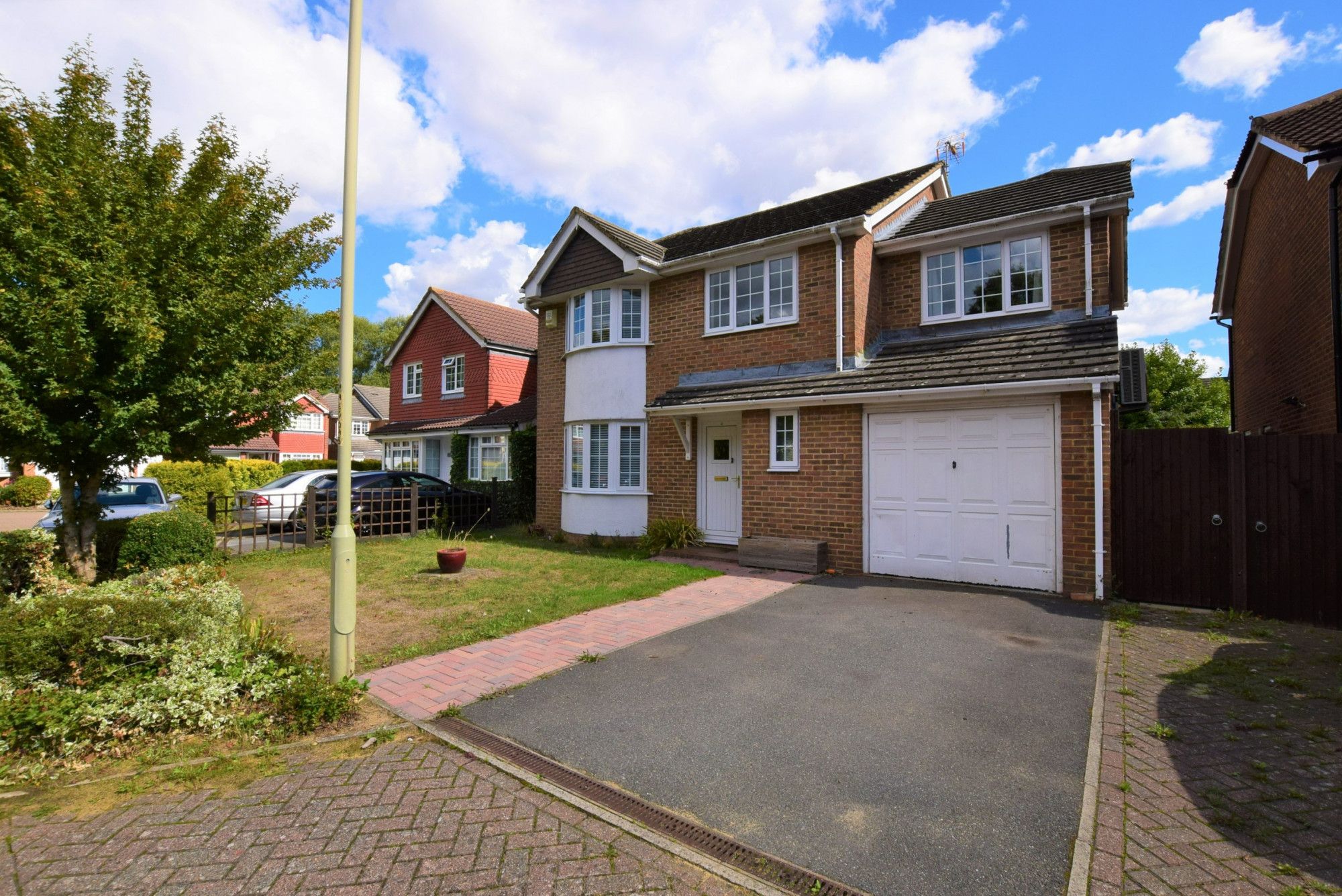 5 bed detached house to rent in Hoppers Way, Singleton, Ashford, Kent