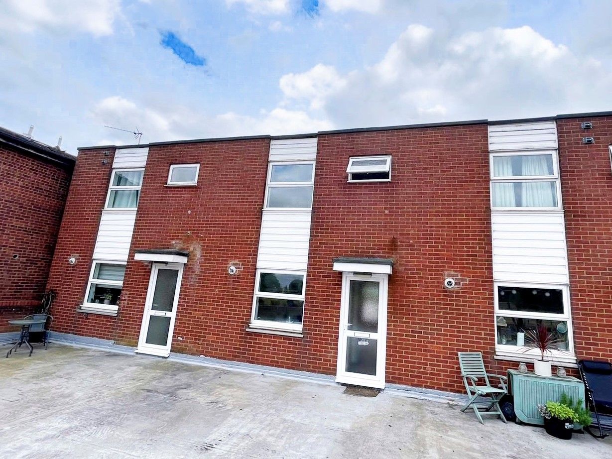 2 bed terraced house to rent in Hitchin Road, Henlow Camp, Henlow SG16