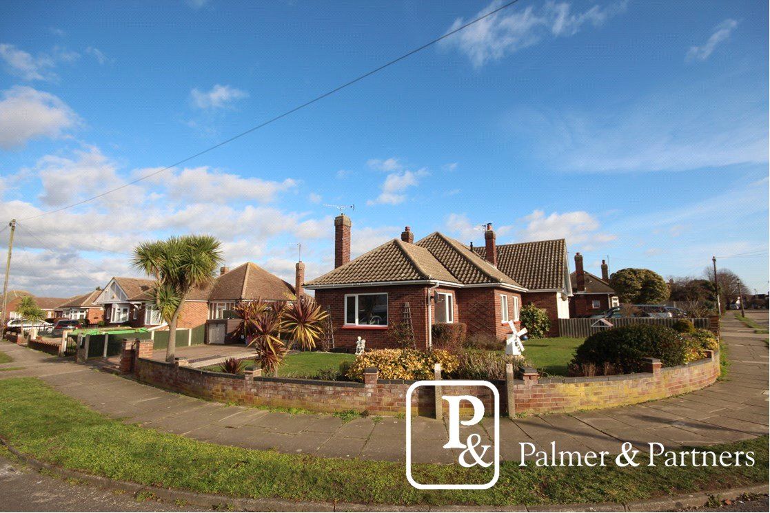 2 bed bungalow for sale in Wyndham Crescent, ClactonOnSea, Essex CO15