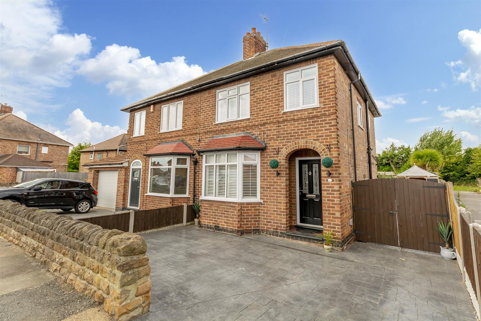 3 bed semidetached house for sale in West Crescent, Beeston Rylands