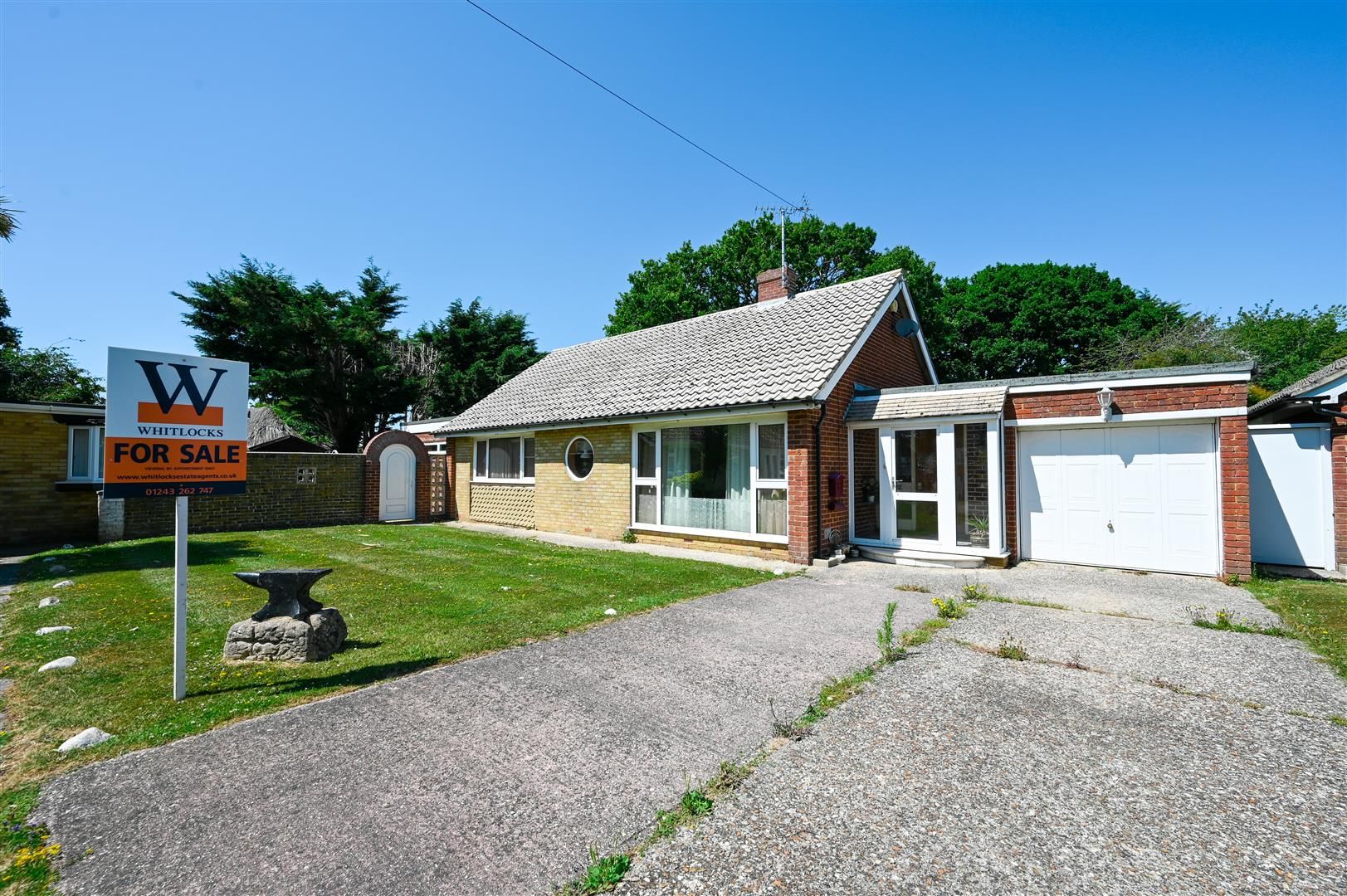 4 bed detached bungalow for sale in Blenheim Court, West Meads, Bognor
