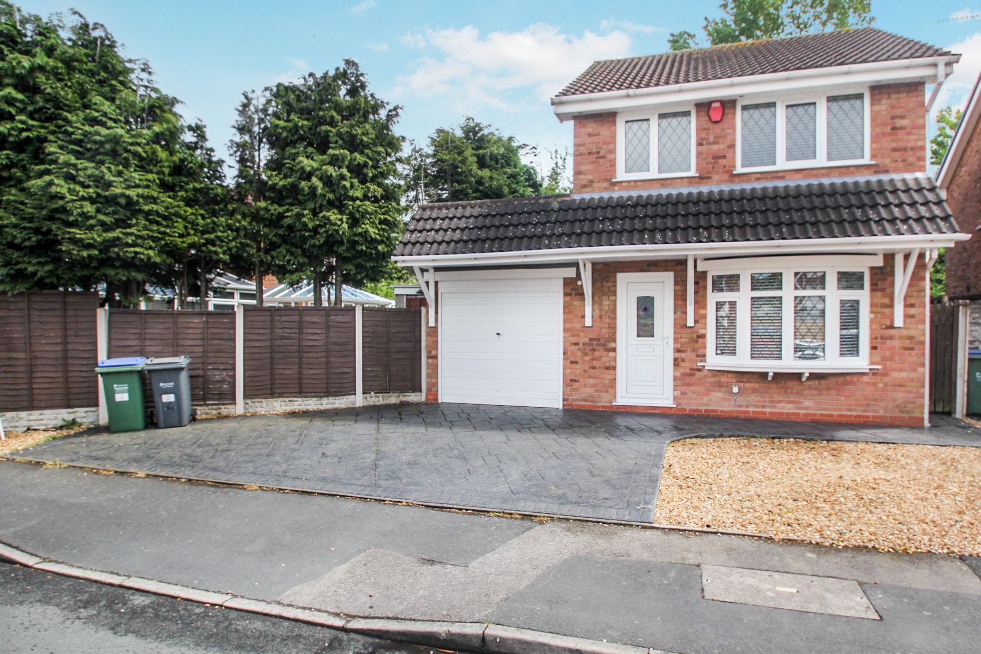 3 bed detached house for sale in Christine Close, Tipton DY4 Zoopla