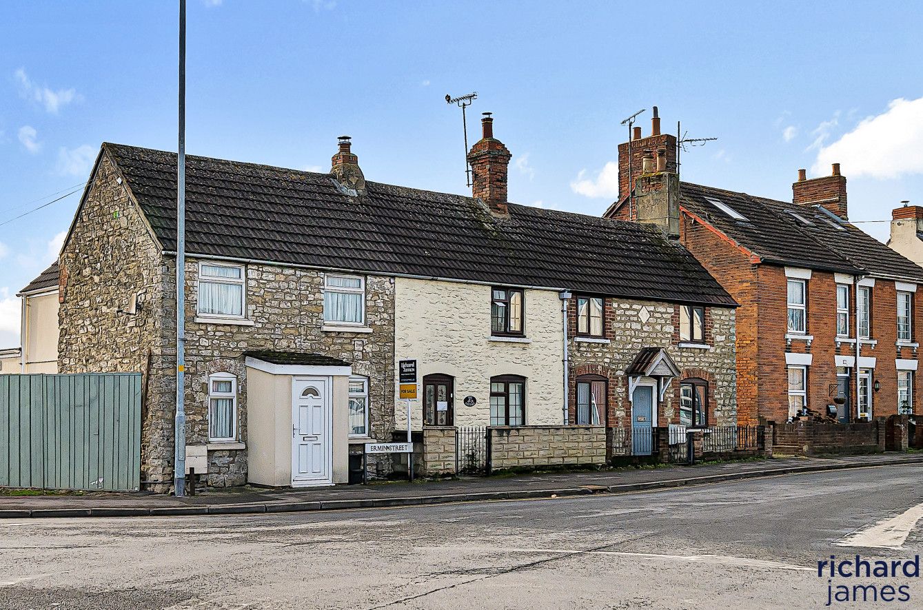 2 bed end terrace house for sale in Ermin Street, Swindon, Wiltshire
