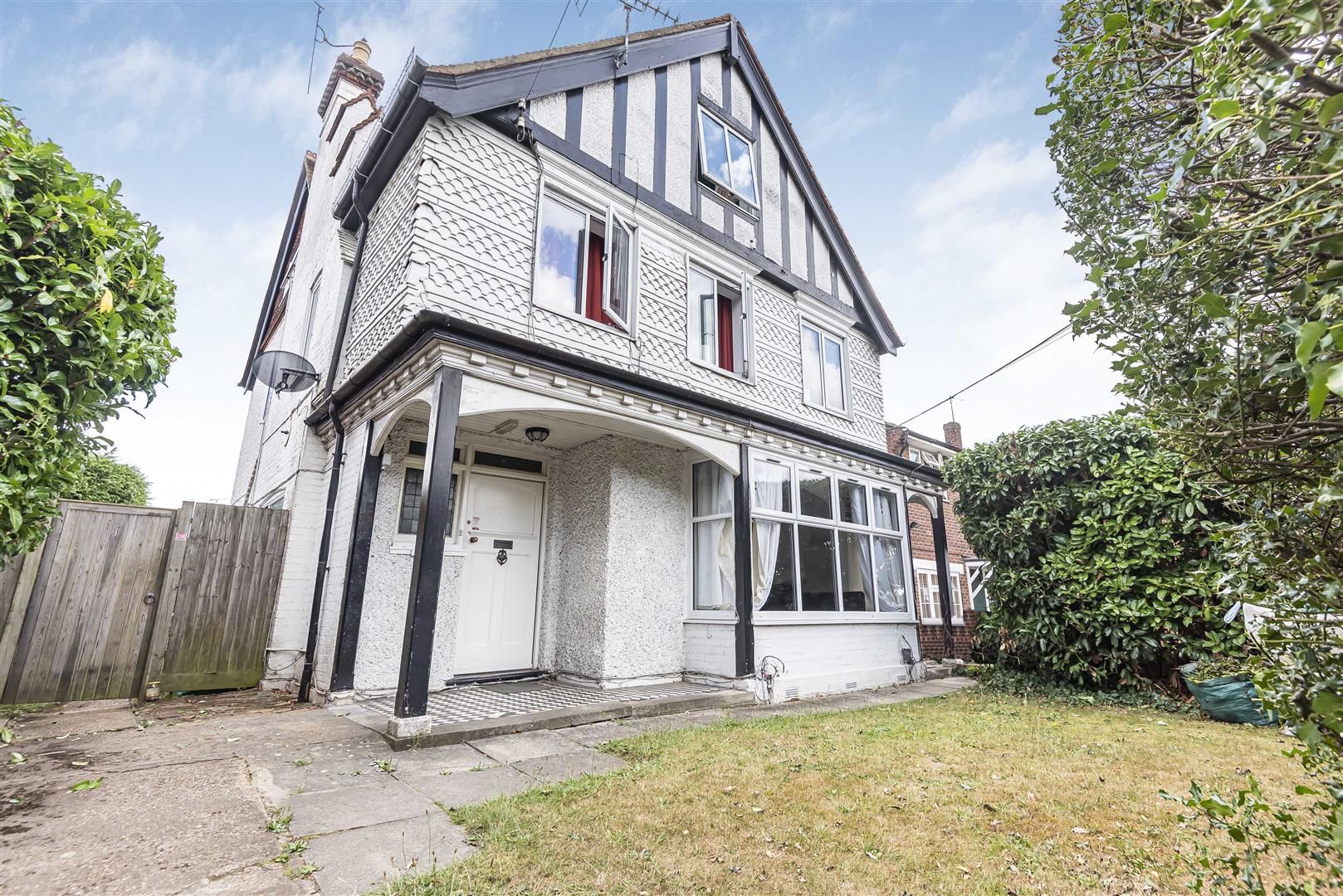 9 bed detached house for sale in Station Road, Wokingham RG40 Zoopla