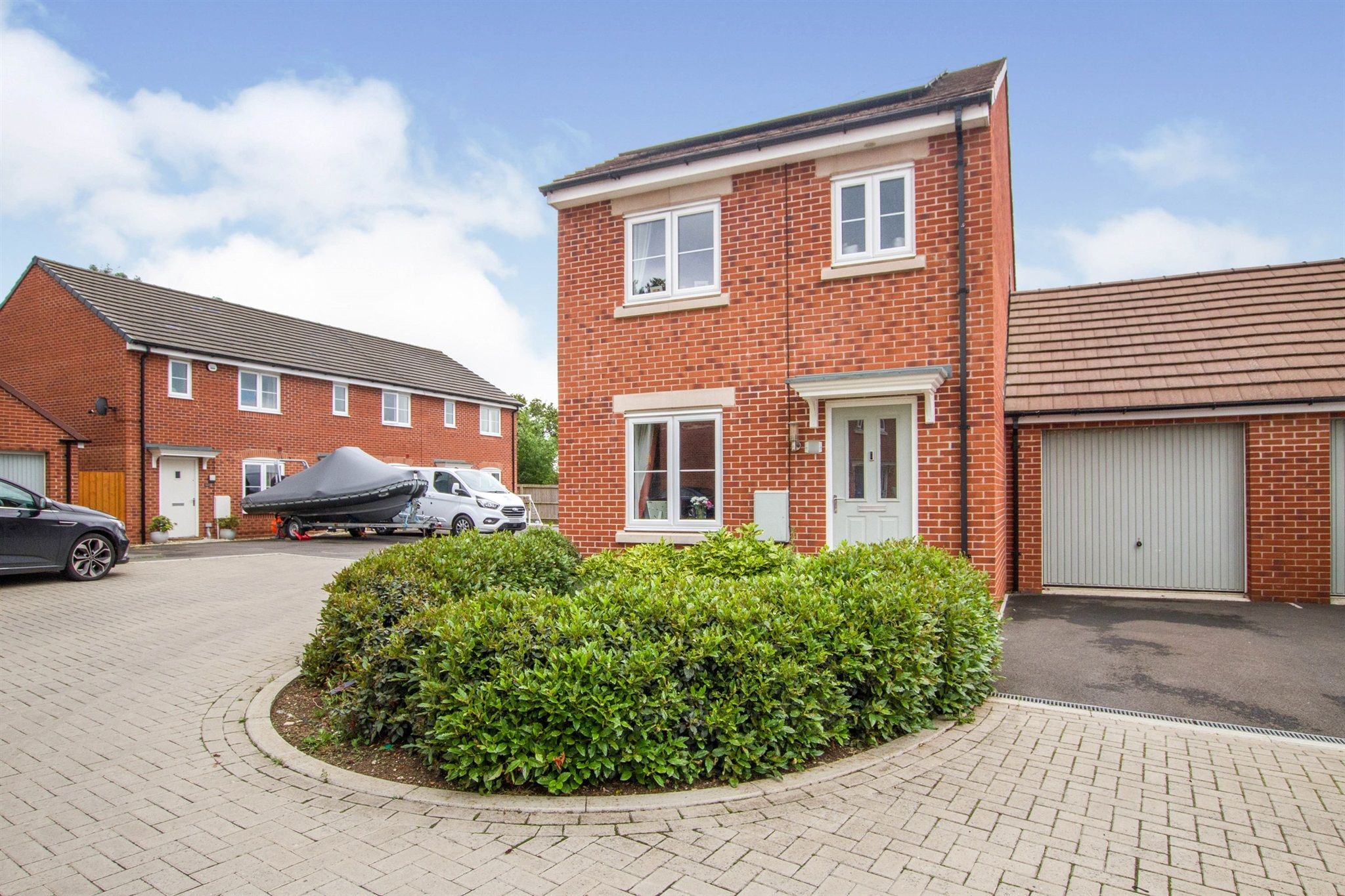3 bed linkdetached house for sale in Ray Close, Purton, Swindon SN5