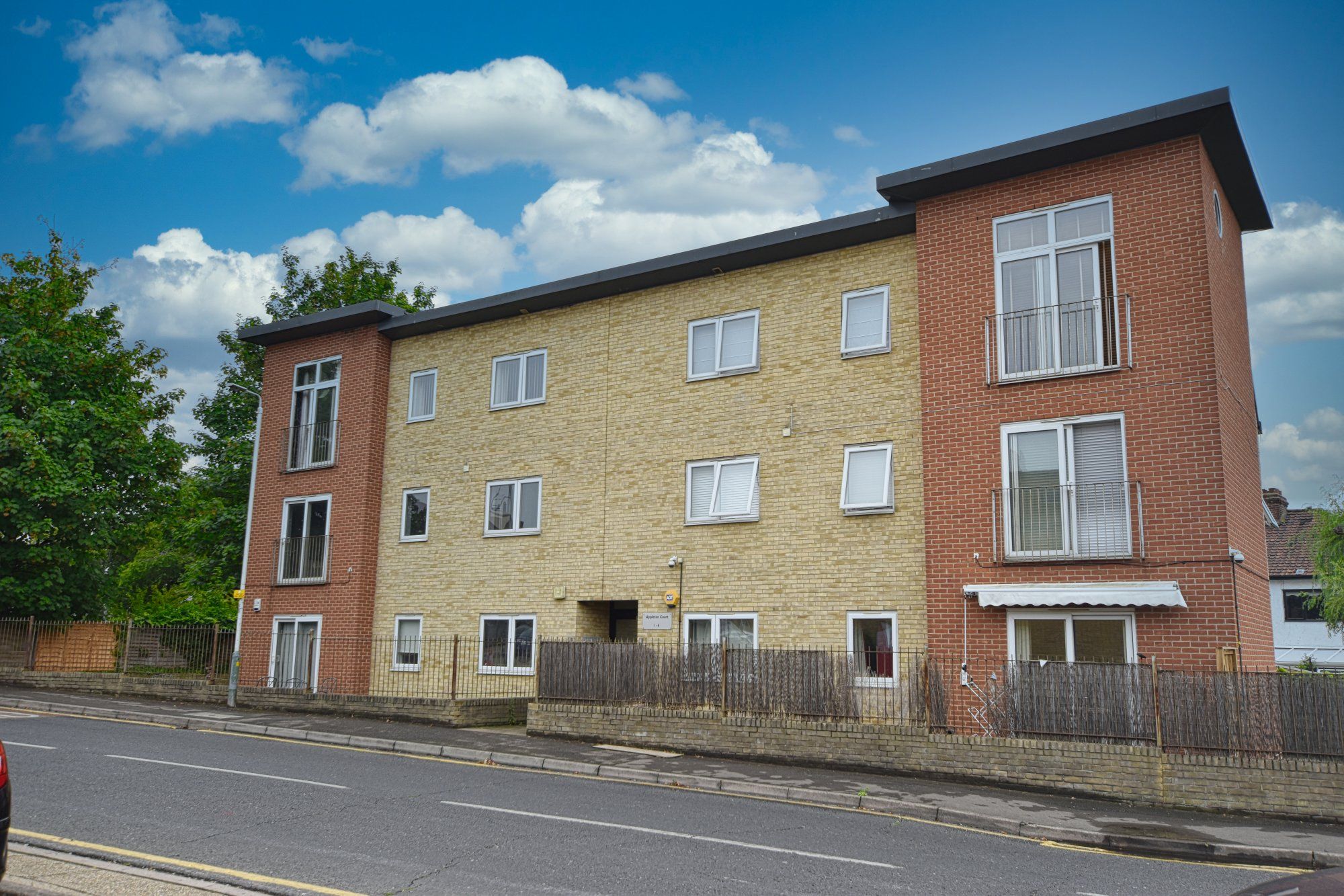 2 bed flat for sale in Appleton Way, Hornchurch RM12 Zoopla