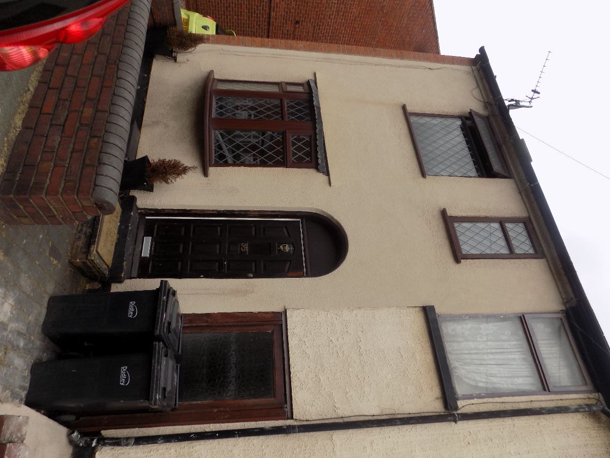 2 bed terraced house to rent in Commonside, Brierley Hill DY5