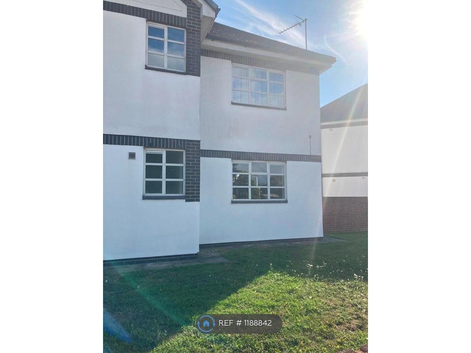 2 bed flat to rent in Kensington Gardens, East Tilbury RM18 Zoopla