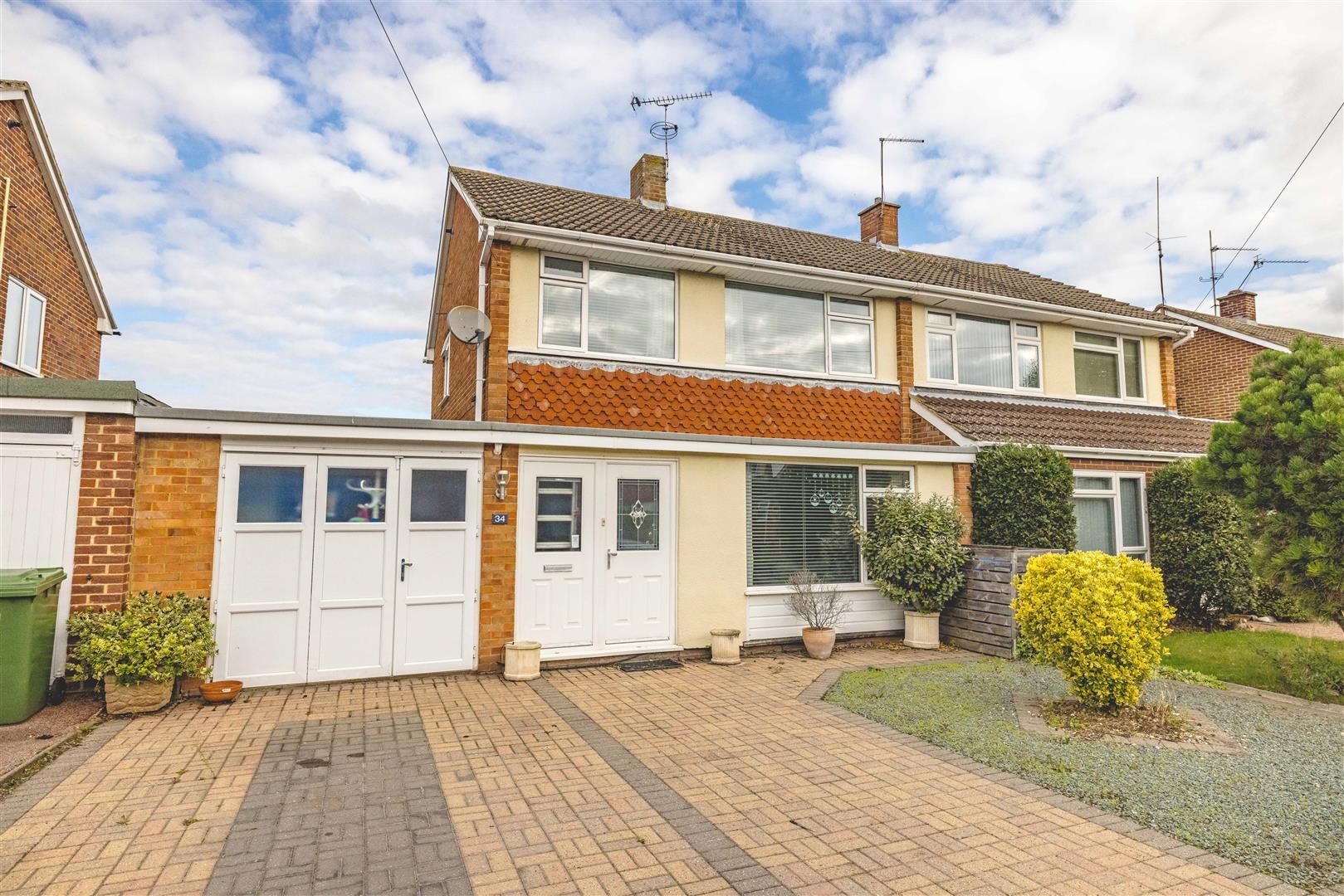 3 bed semidetached house for sale in Clifton Rise, Windsor SL4 Zoopla