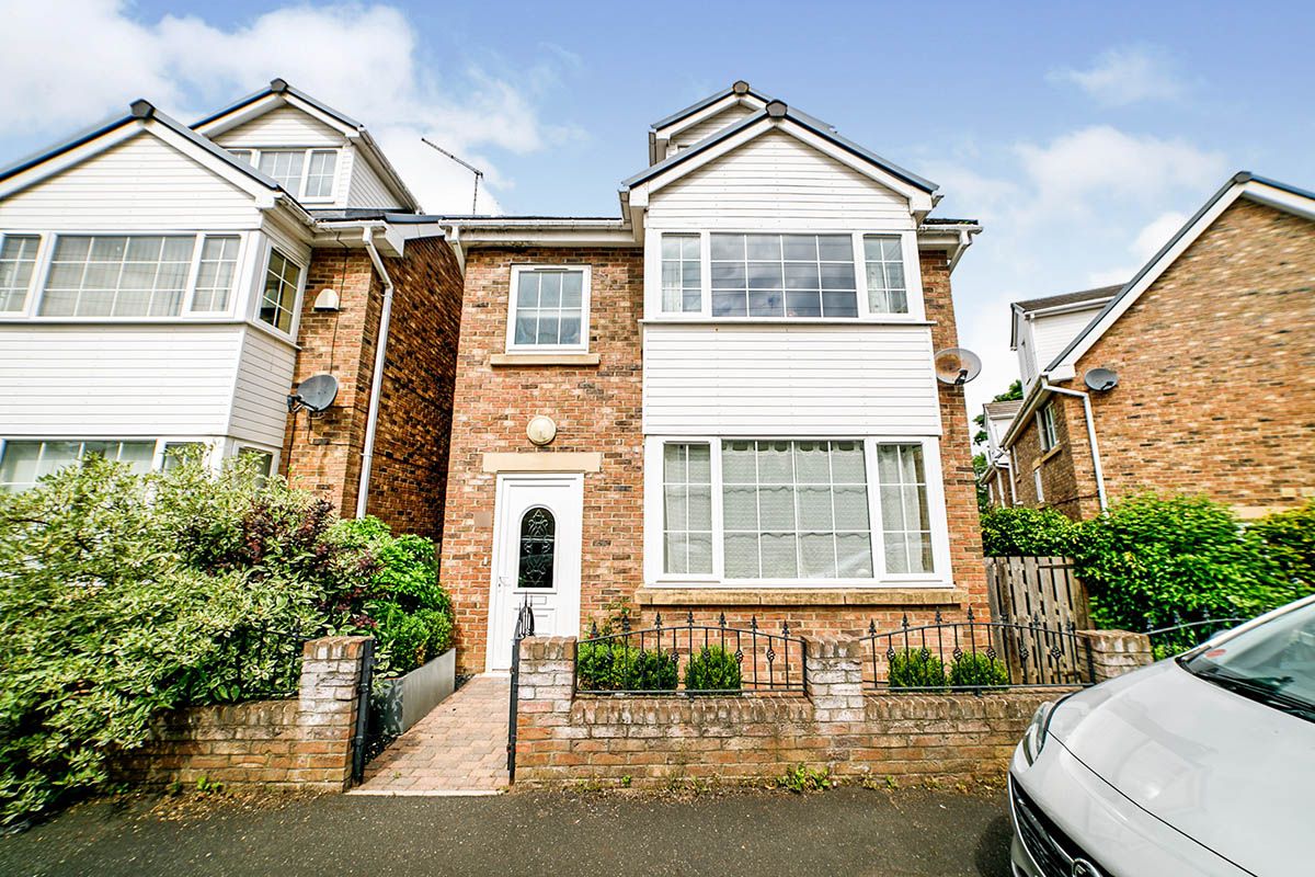 5 bed detached house for sale in Robson Close, Crawcrook, Ryton, Tyne