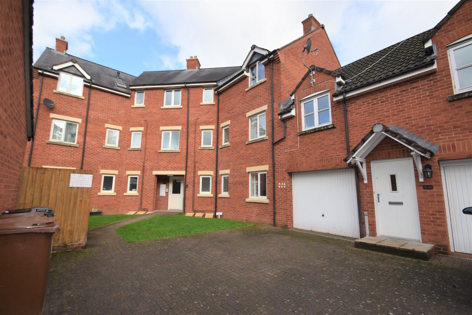 2 bed flat for sale in Walk, Tiverton, Devon EX16 Zoopla