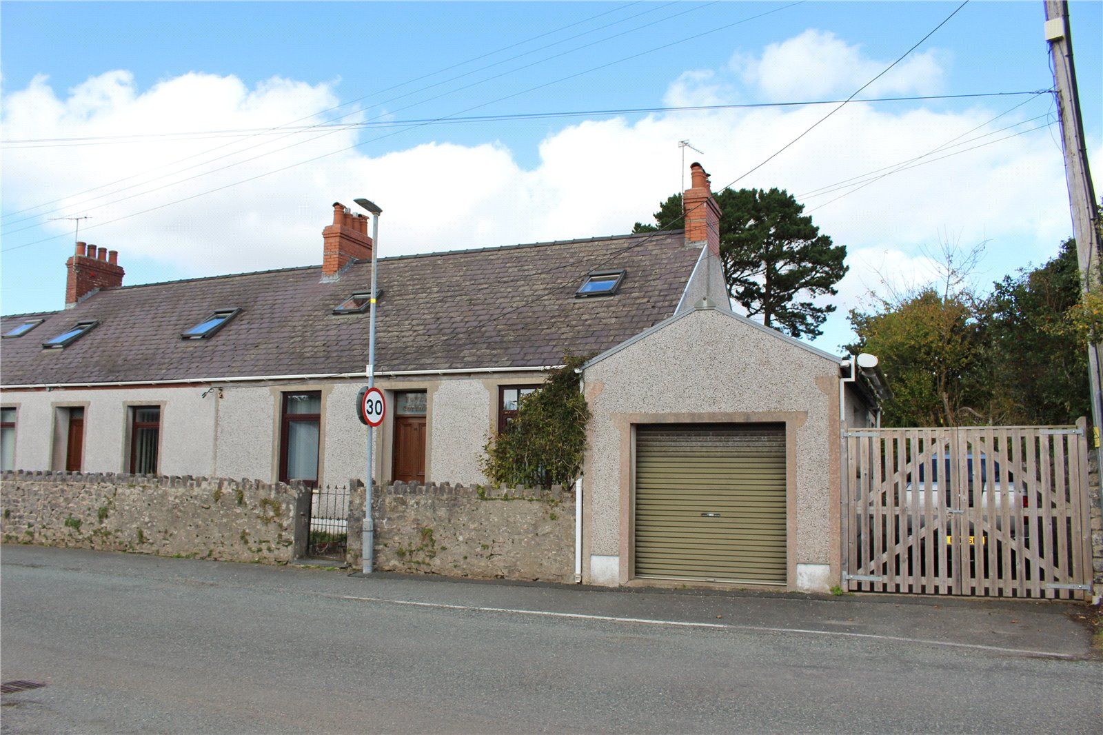3 bed end terrace house for sale in Merlins Cross, Lower Lamphey Road