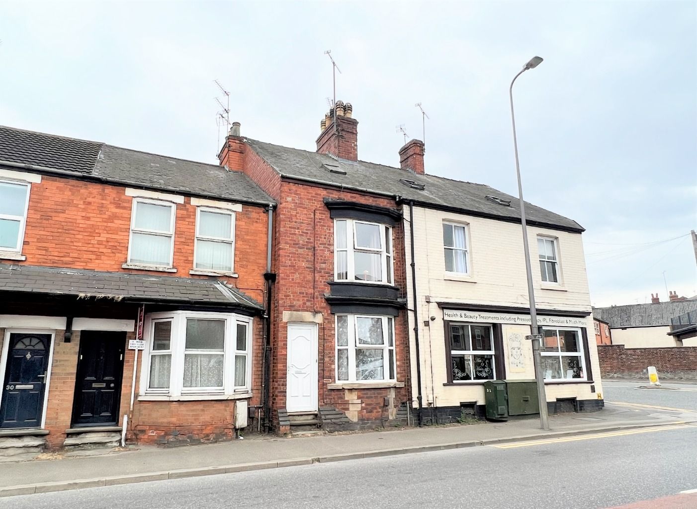 3 bed terraced house for sale in Bridge End Road, Grantham, Grantham