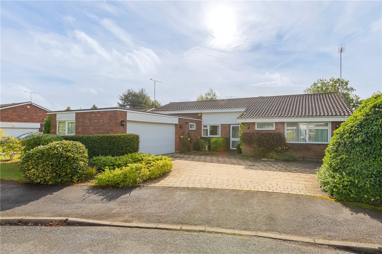 3 bed bungalow for sale in The Deerings, Harpenden, Hertfordshire AL5