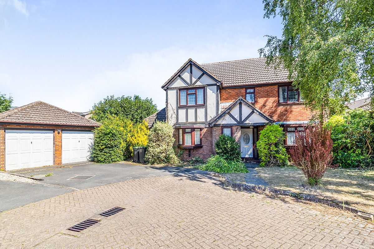 4 bed detached house to rent in Brett Drive, Bromham, Bedford