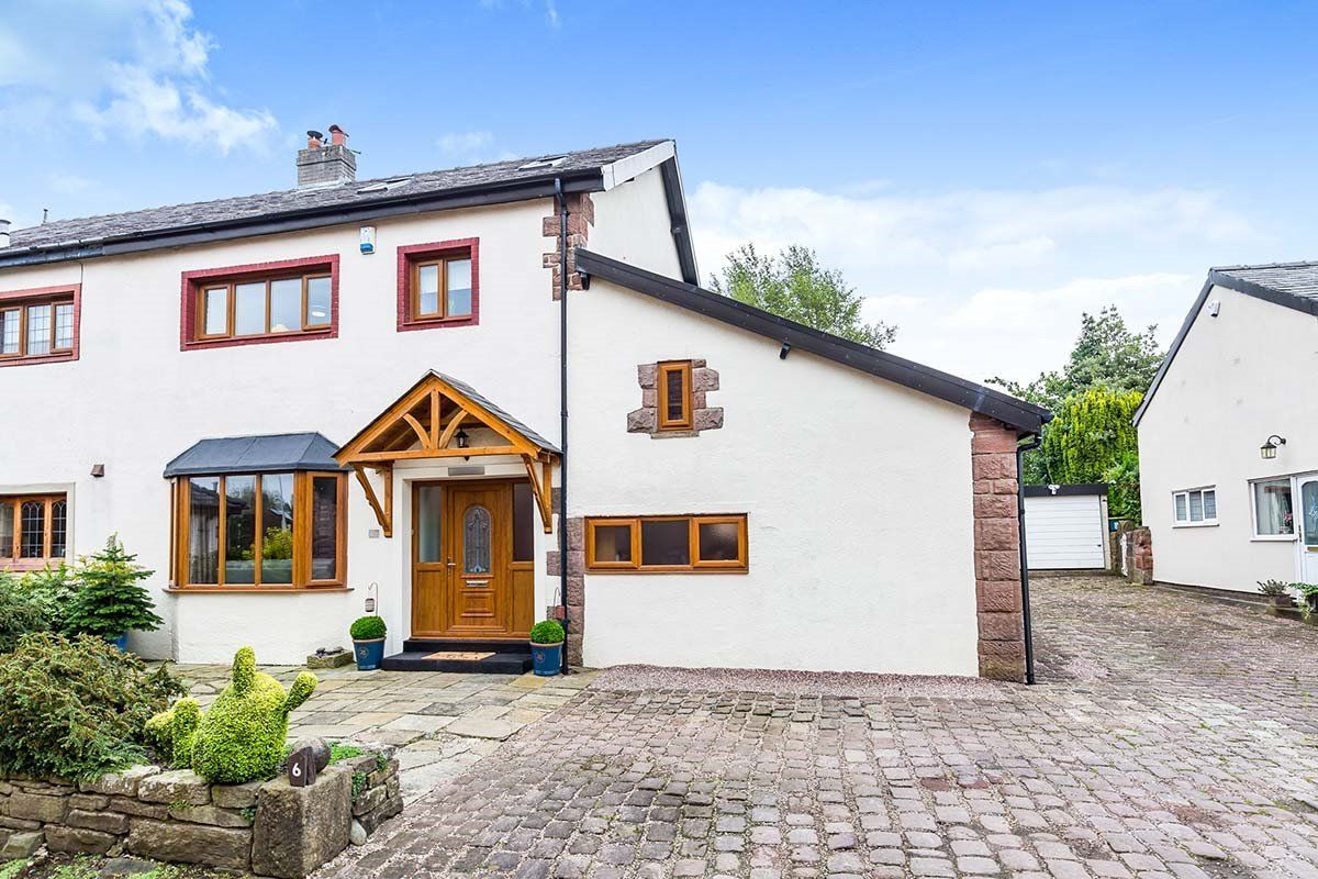 4 bed semidetached house for sale in Gregson Lane, Hoghton, Preston