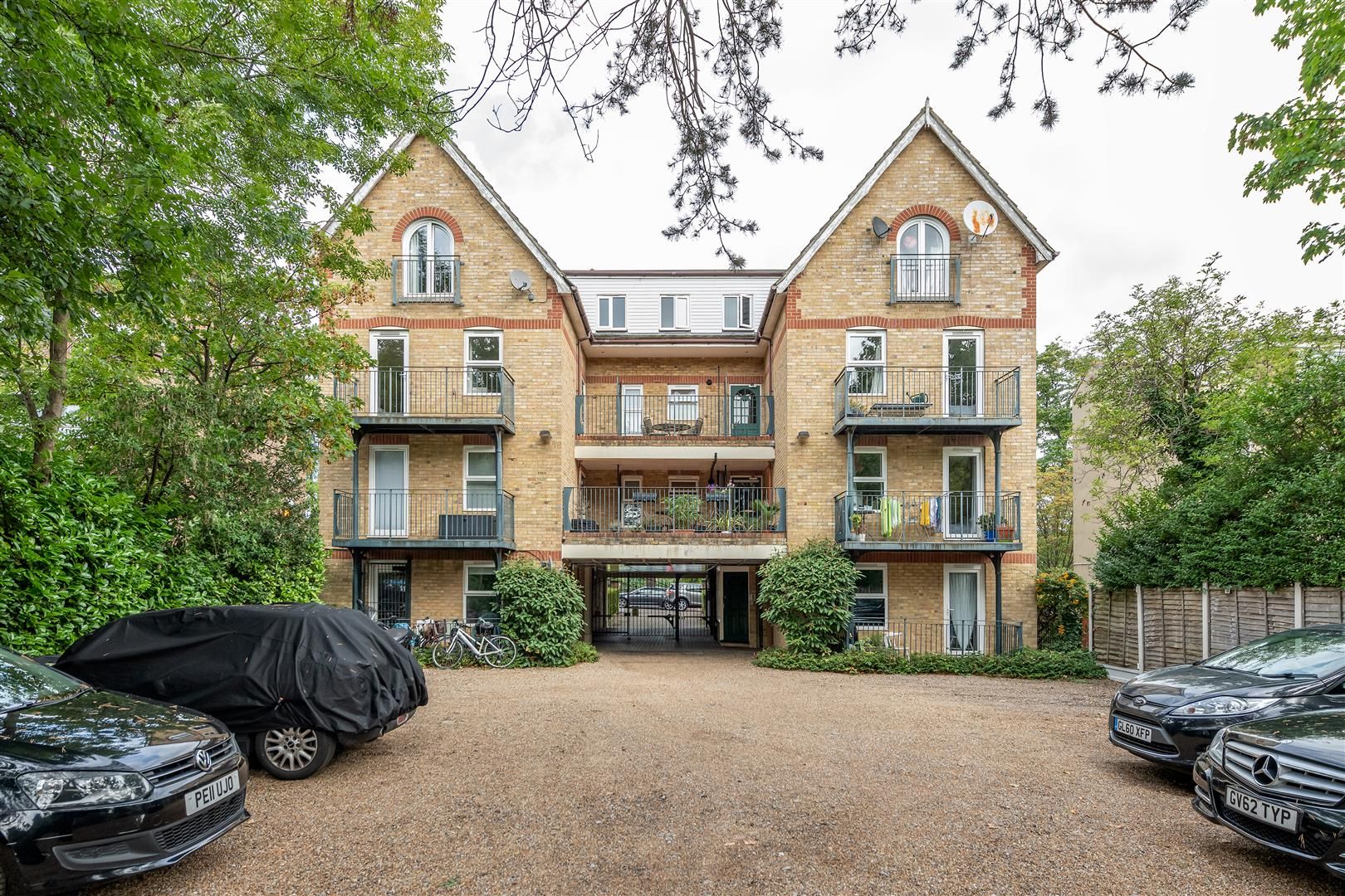 2 bed flat for sale in Churchfields, London E18 Zoopla