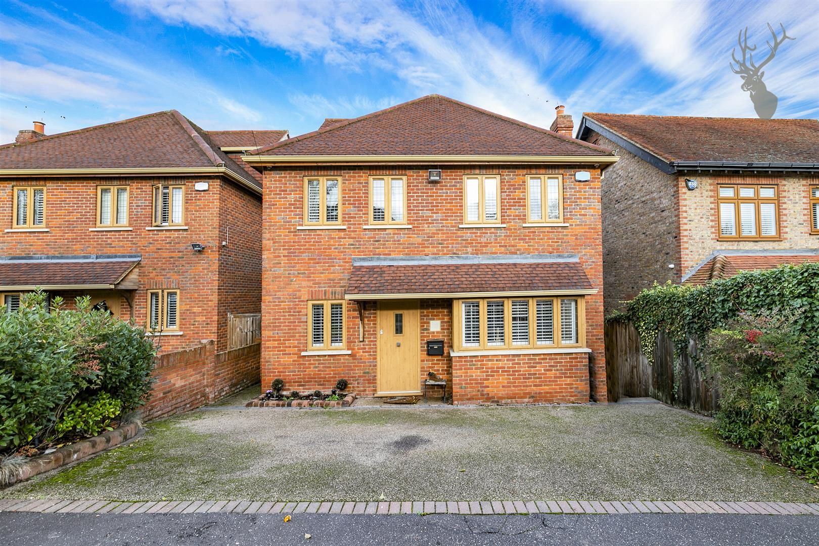 5 bed detached house to rent in Blackacre Road, Theydon Bois, Epping