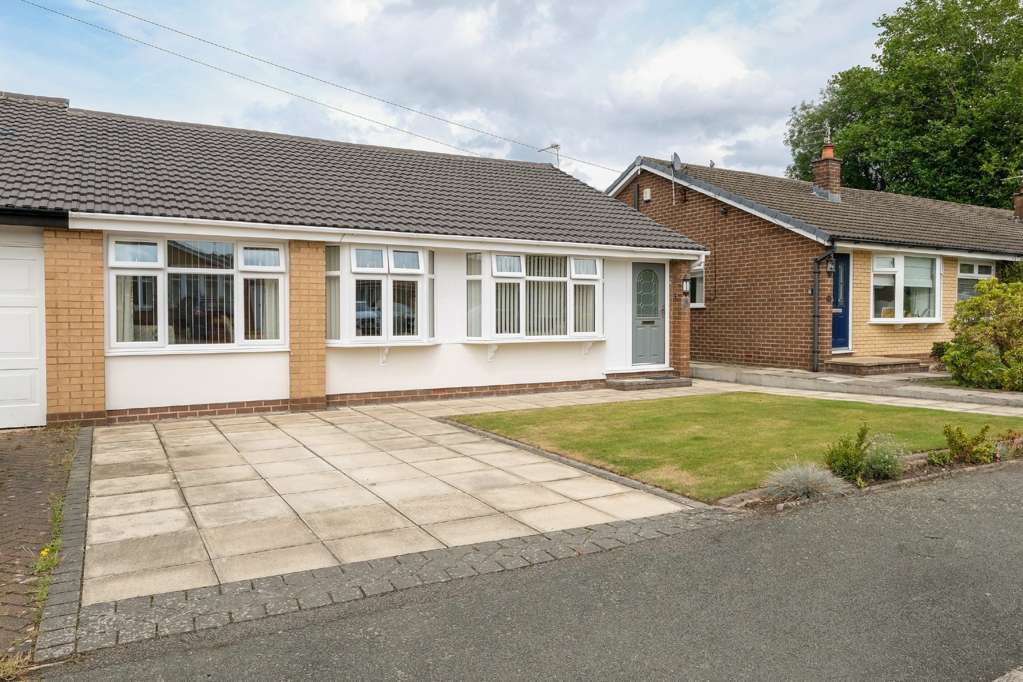 3 bed semidetached bungalow for sale in Oughtrington View, Lymm
