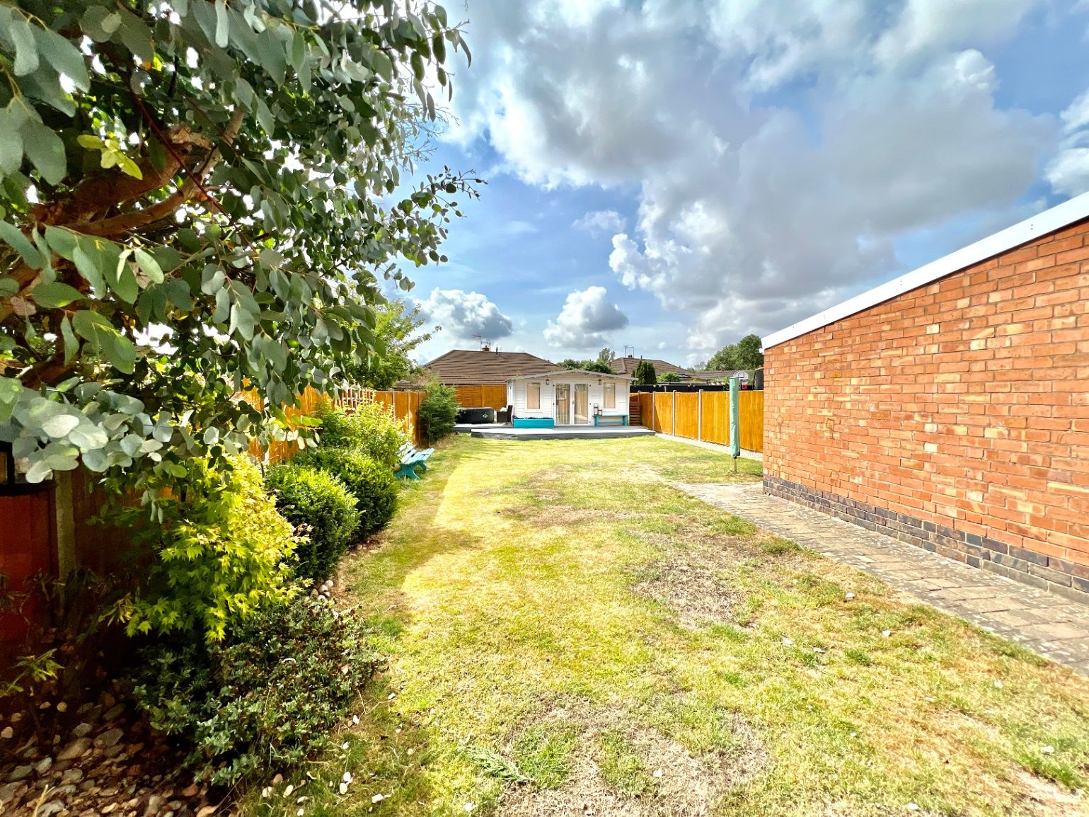 3 bed semidetached house for sale in Queens Drive, Leicester Forest