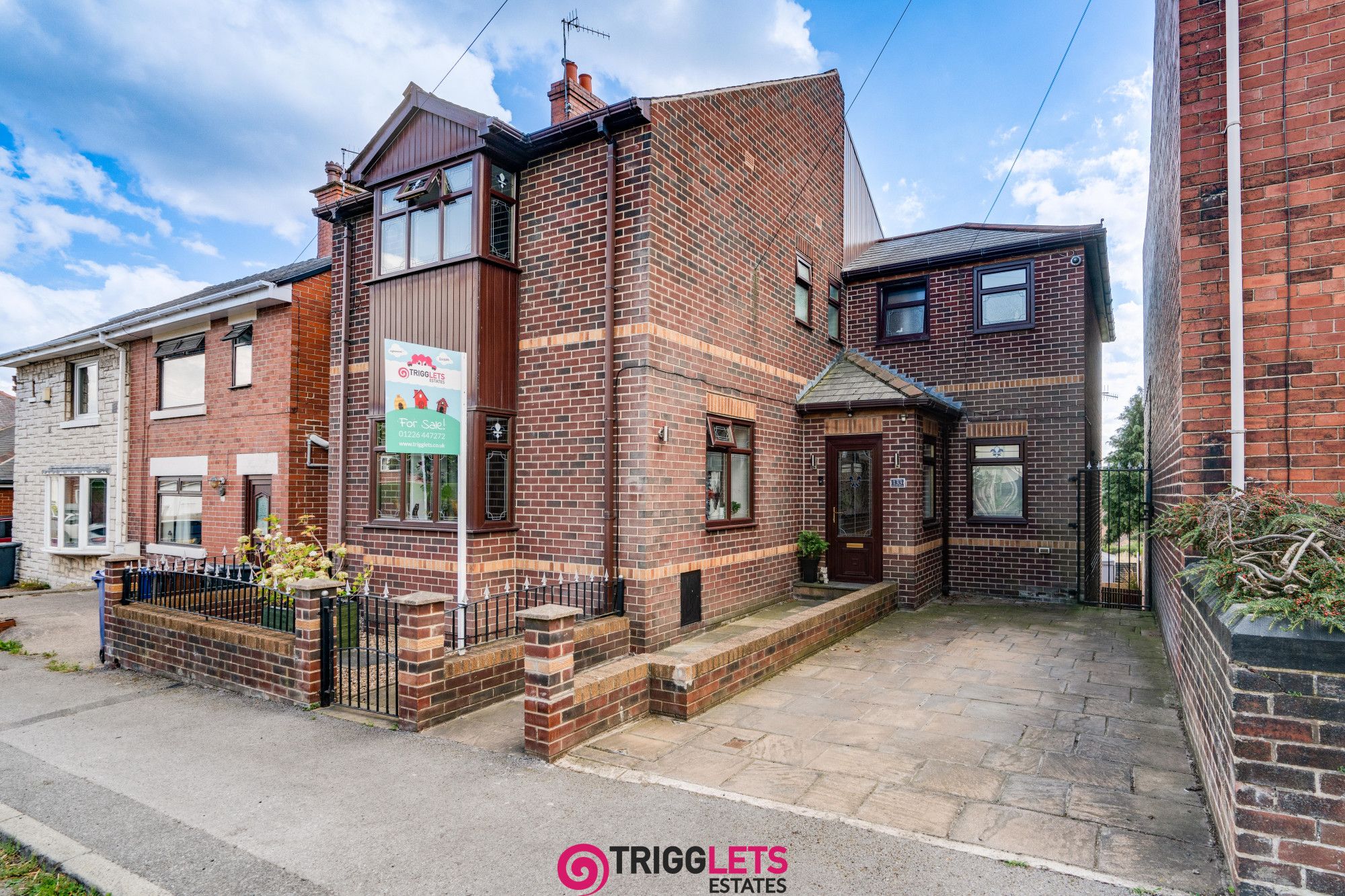 4 bed detached house for sale in 133 Cemetery Road, Hemingfield