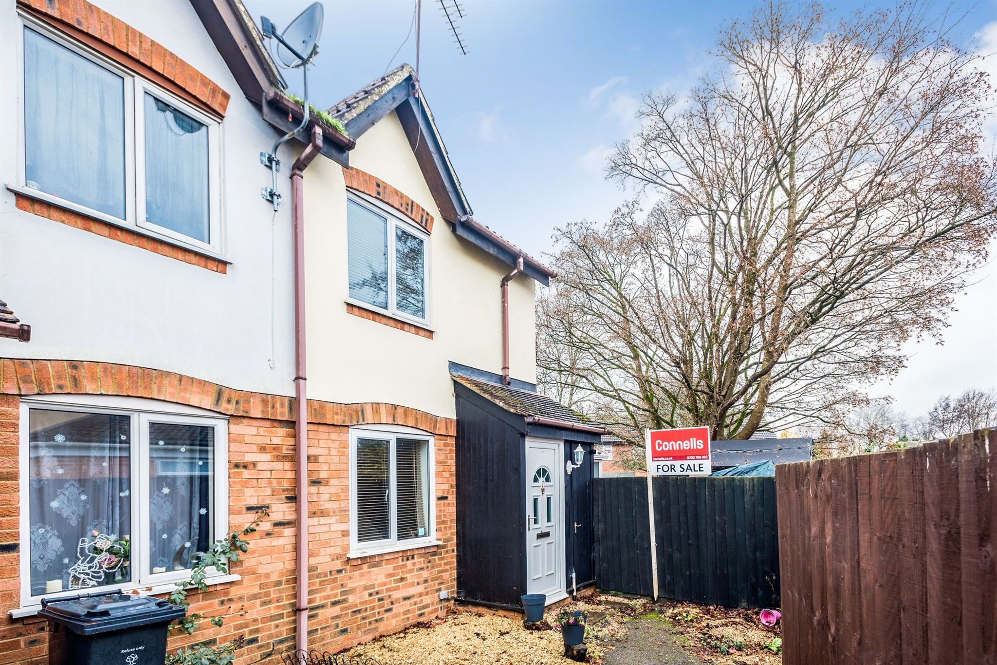 2 bed end terrace house for sale in Kimbolton Close, Freshbrook