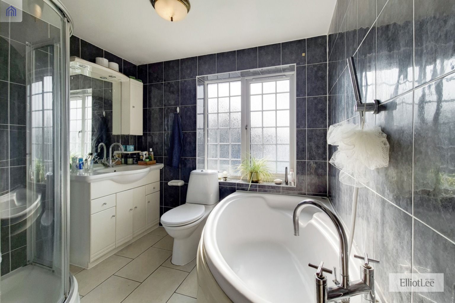 5 bed semidetached house for sale in Middleton Avenue, Greenford UB6