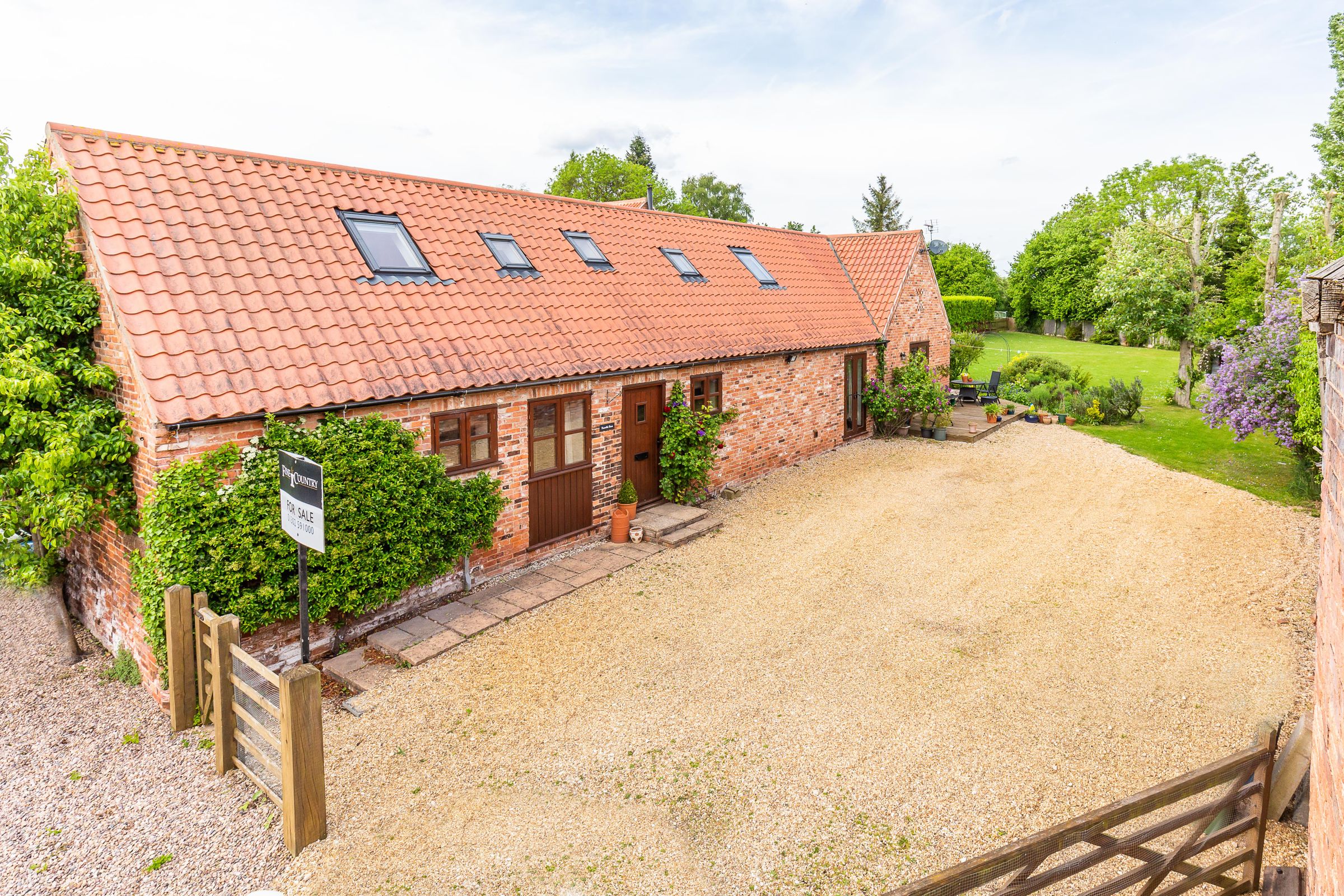 4 bed barn conversion for sale in Bramble Barn, High Street, East