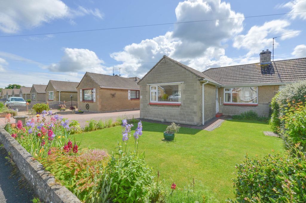 2 bed bungalow for sale in Coniston Road, Trowbridge BA14 Zoopla