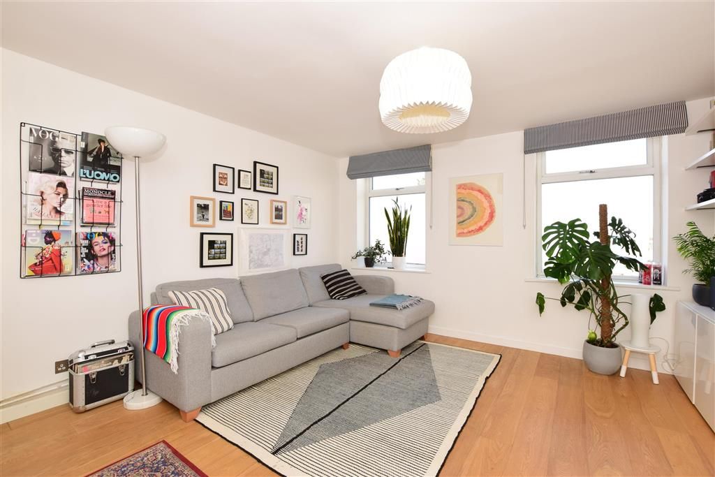 2 bed flat for sale in Wood Street, London E17 Zoopla