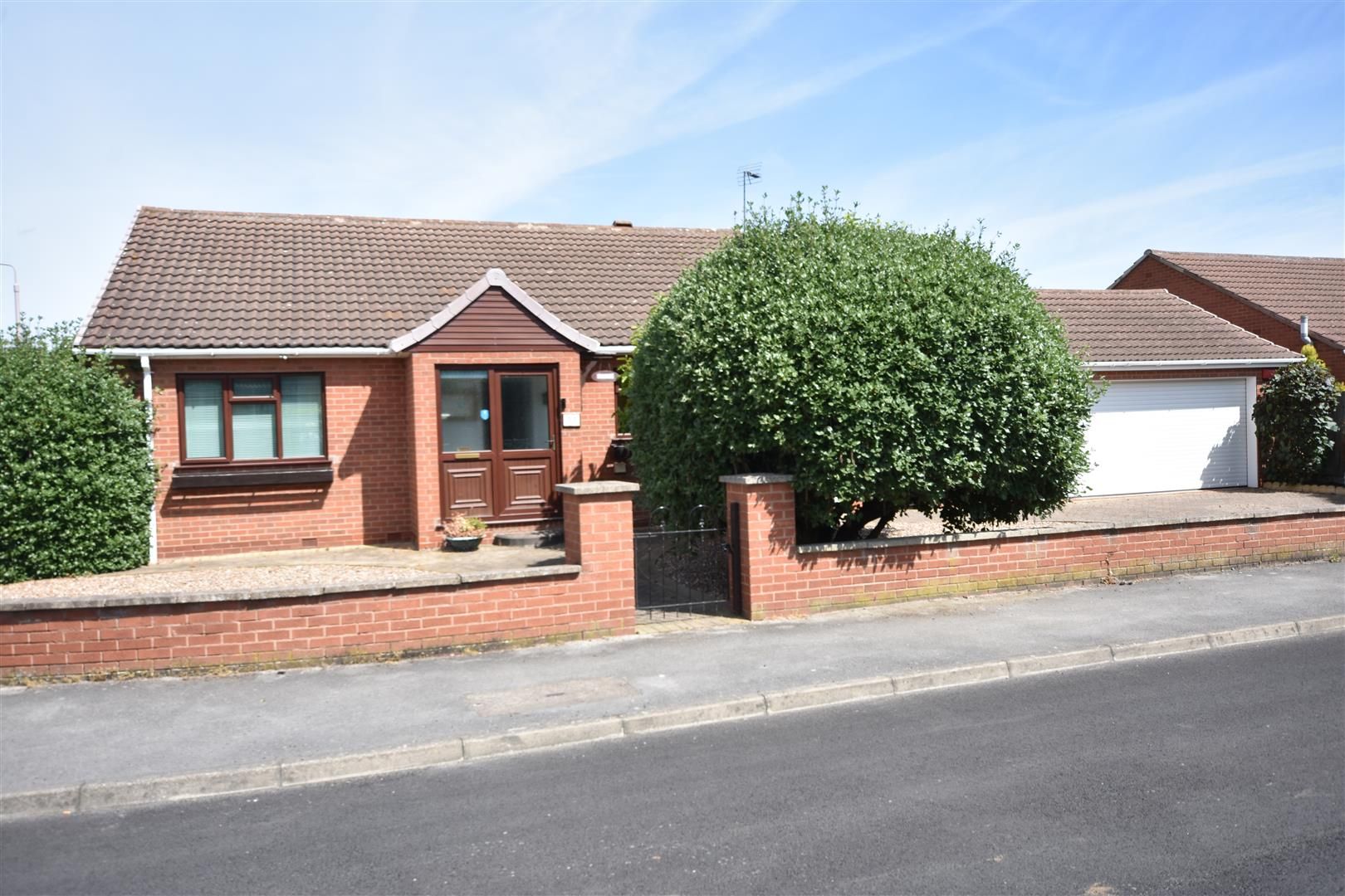 3 bed detached bungalow for sale in The Hemplands, Collingham, Newark