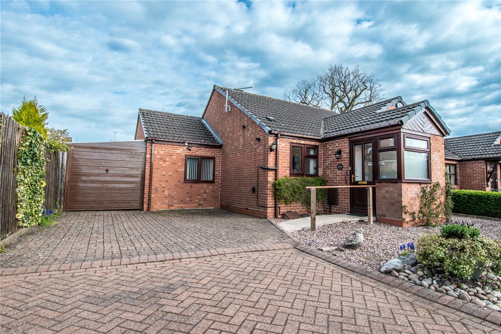 3 bed bungalow for sale in The Acorns, Catshill, Bromsgrove