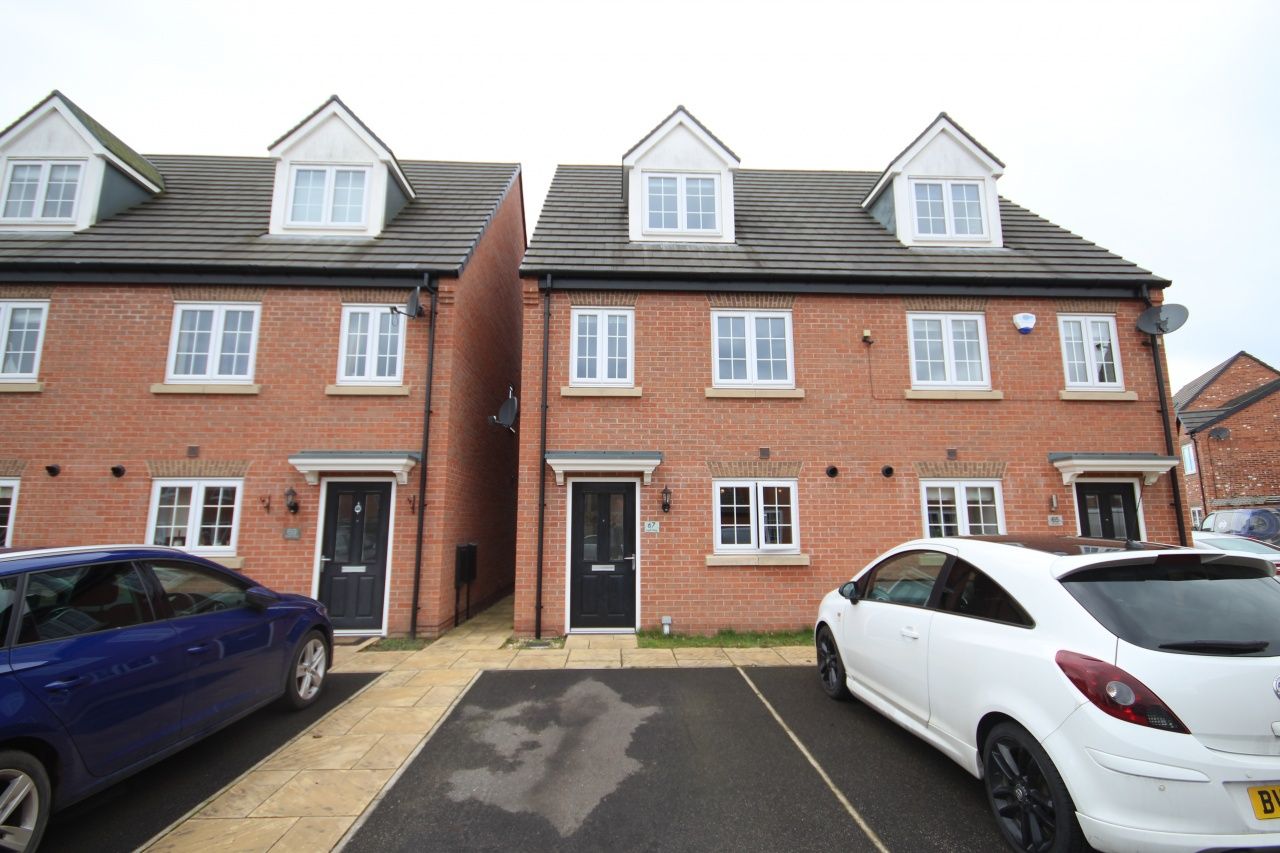 3 bed semidetached house for sale in Insall Way, Auckley, Doncaster