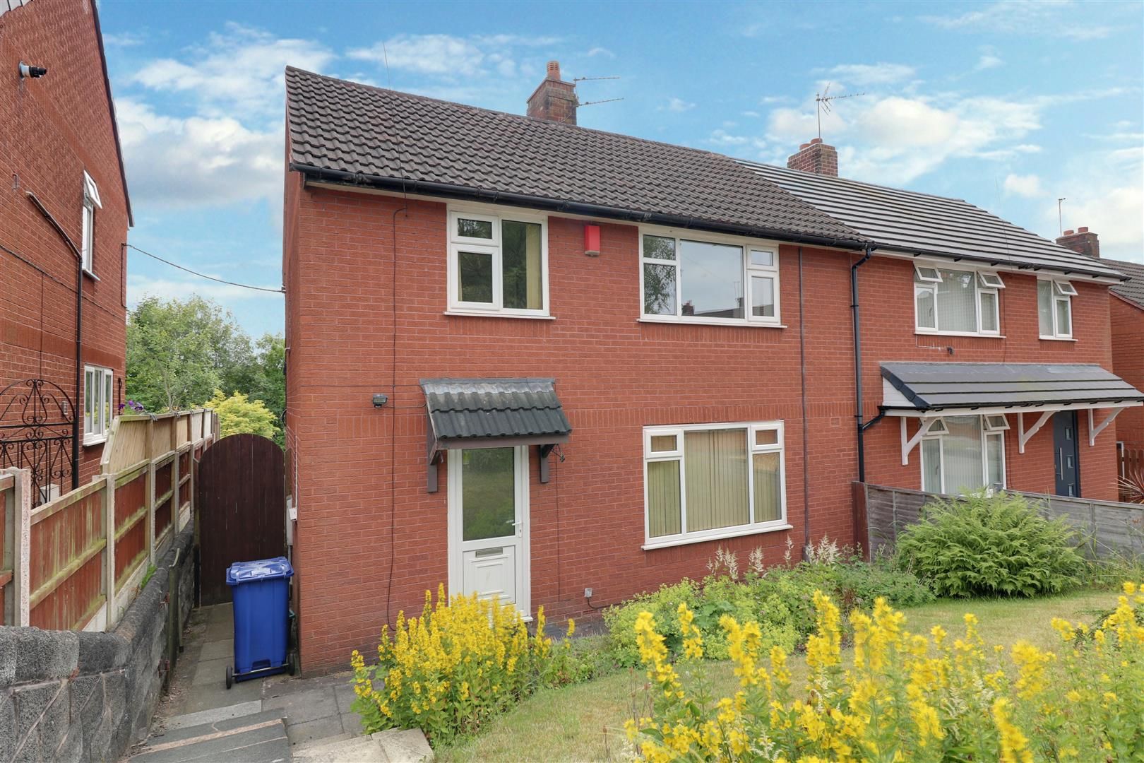 3 bed semidetached house for sale in Whitehall Avenue, Kidsgrove, StokeOnTrent ST7 Zoopla