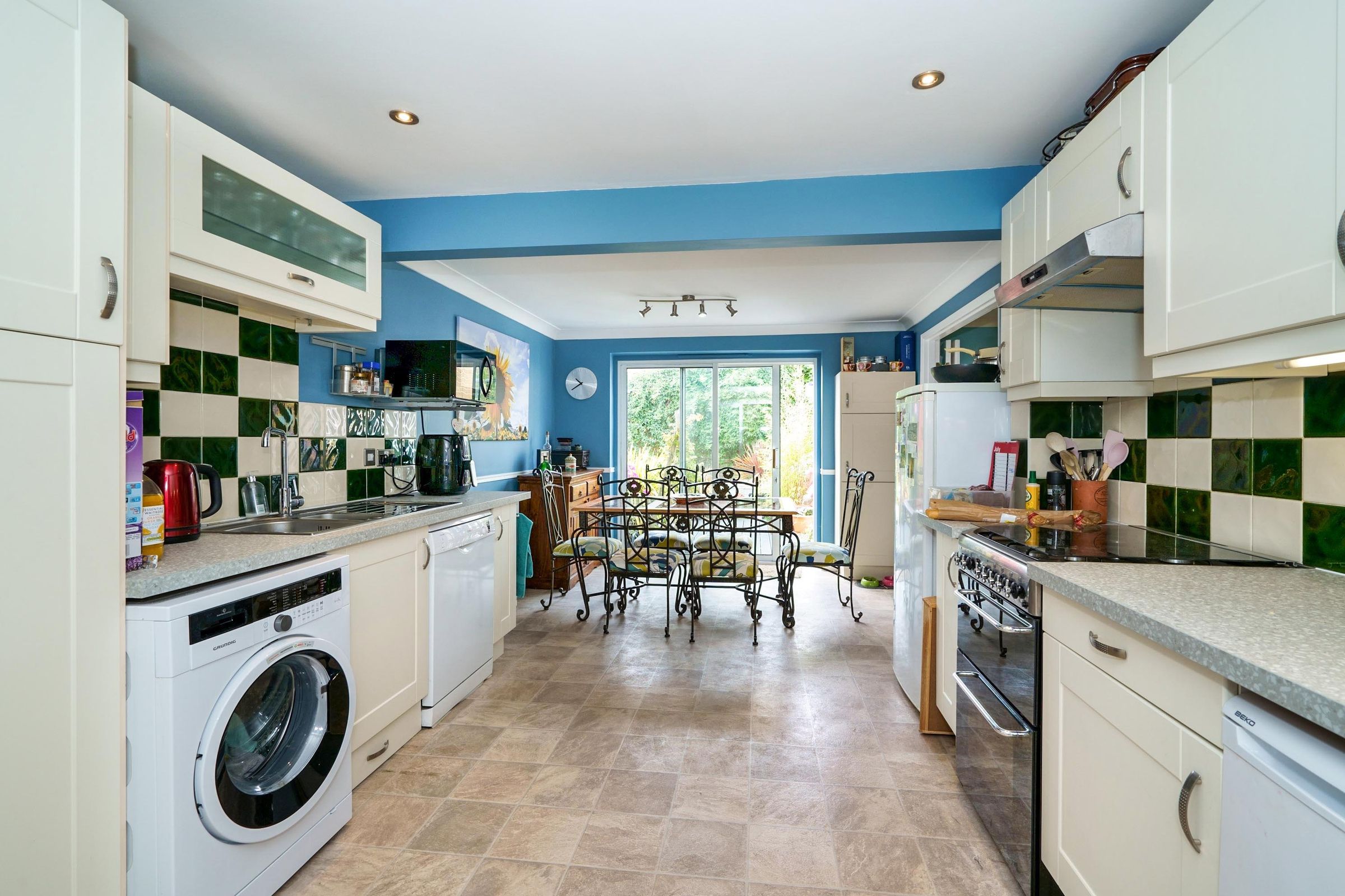 4 bed bungalow for sale in Blenheim Drive, Witney, Oxfordshire OX28