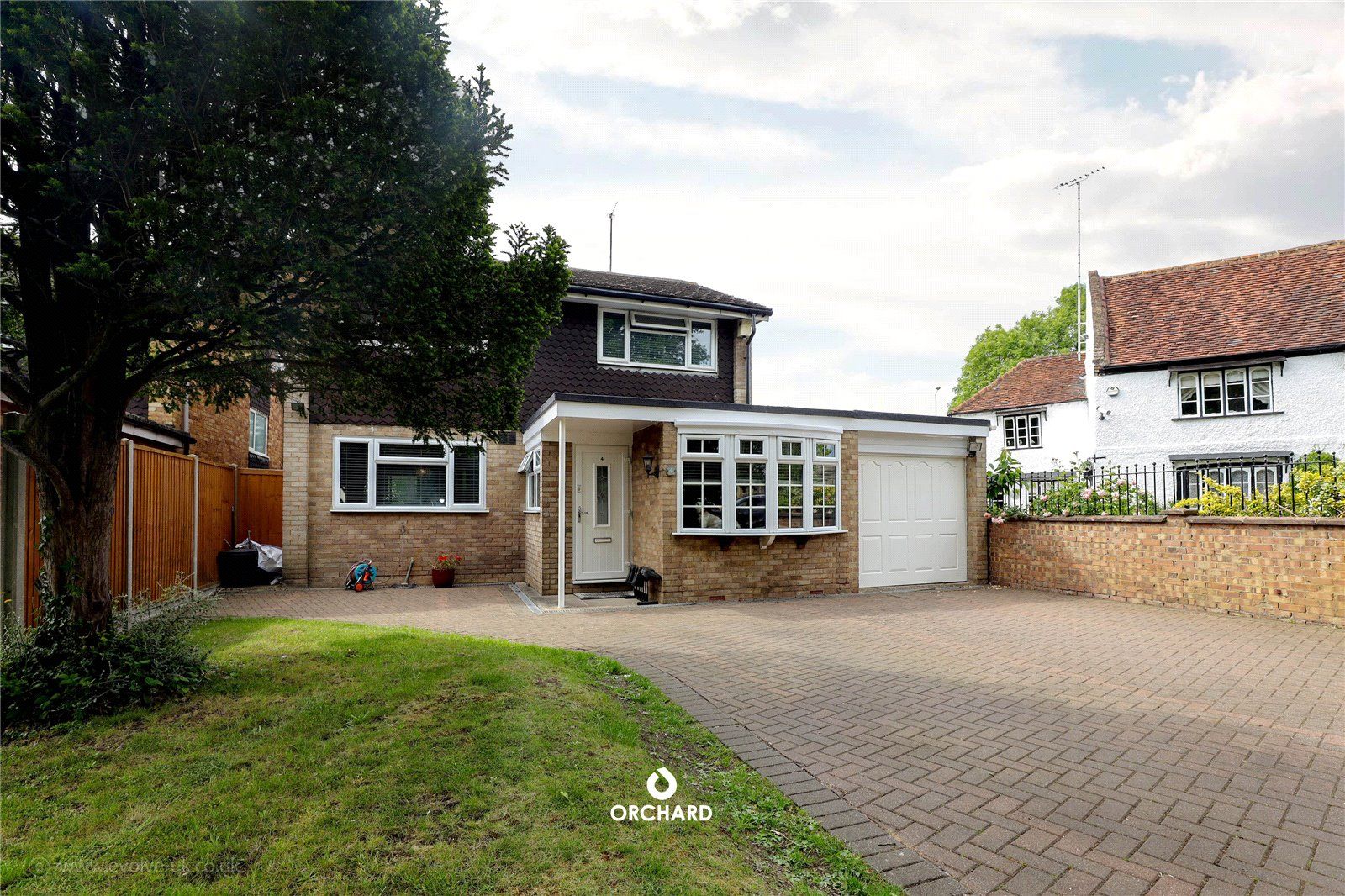 4 bed detached house for sale in The Avenue, Ickenham UB10 Zoopla