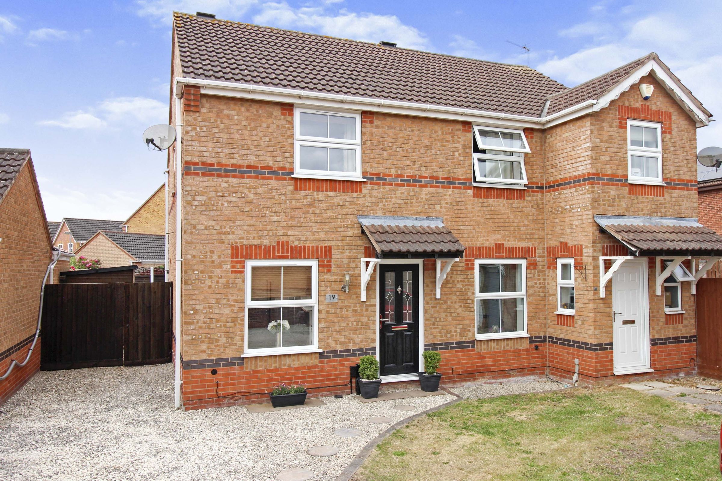 2 bed semidetached house for sale in Kirton Close, Balderton, Newark