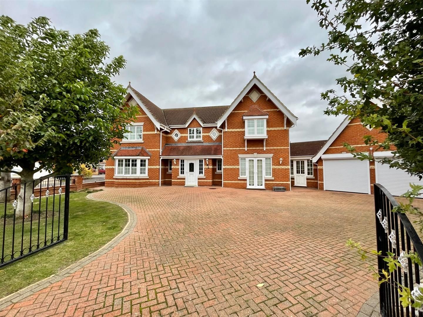 5 bed detached house for sale in Oak Way, Heckington, Sleaford NG34