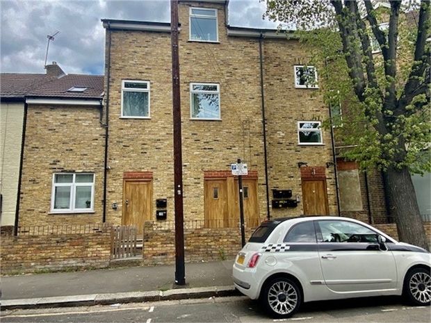 Clifton Road Isleworth Middlesex TW7  