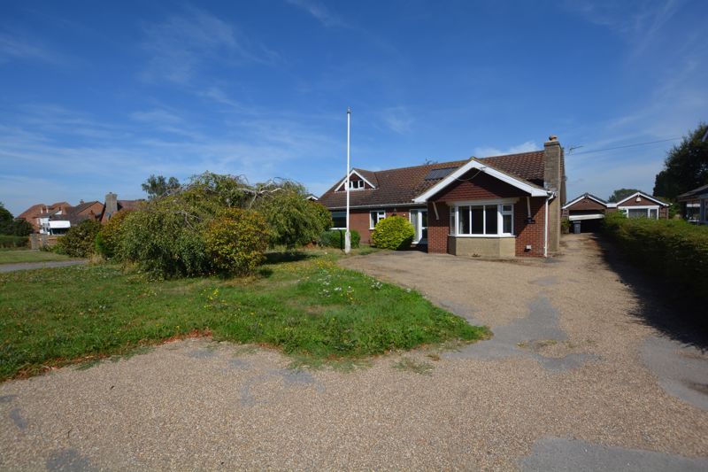 4 bed detached bungalow to rent in North Kelsey Road, Caistor, Market