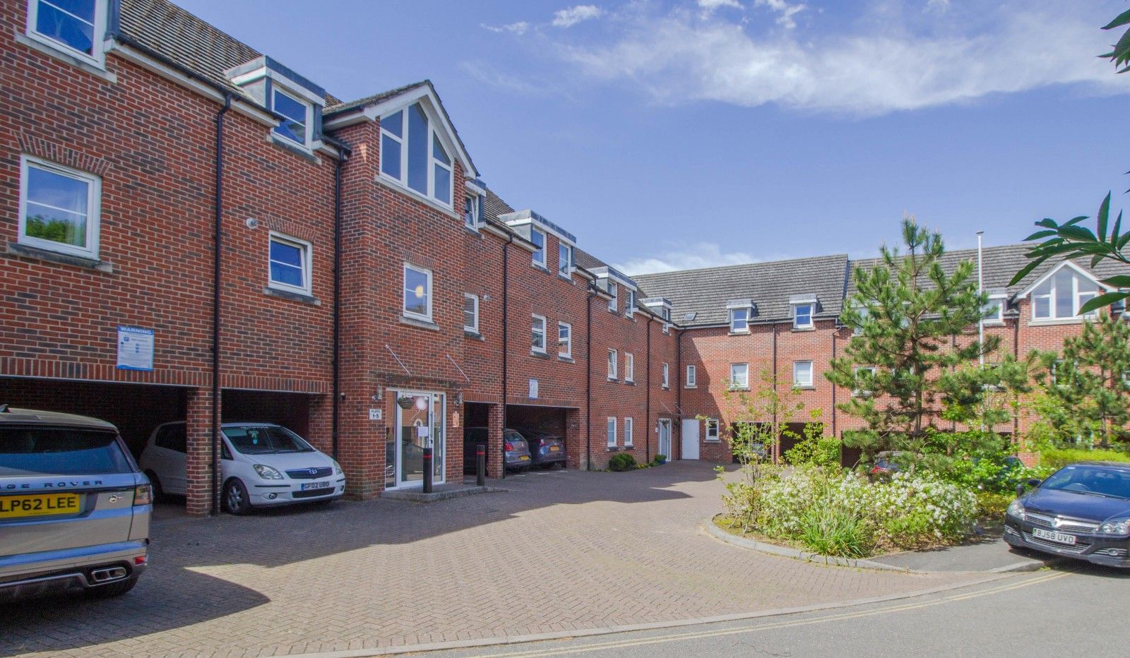2 bed flat for sale in Station Way, Claygate, Esher KT10 Zoopla