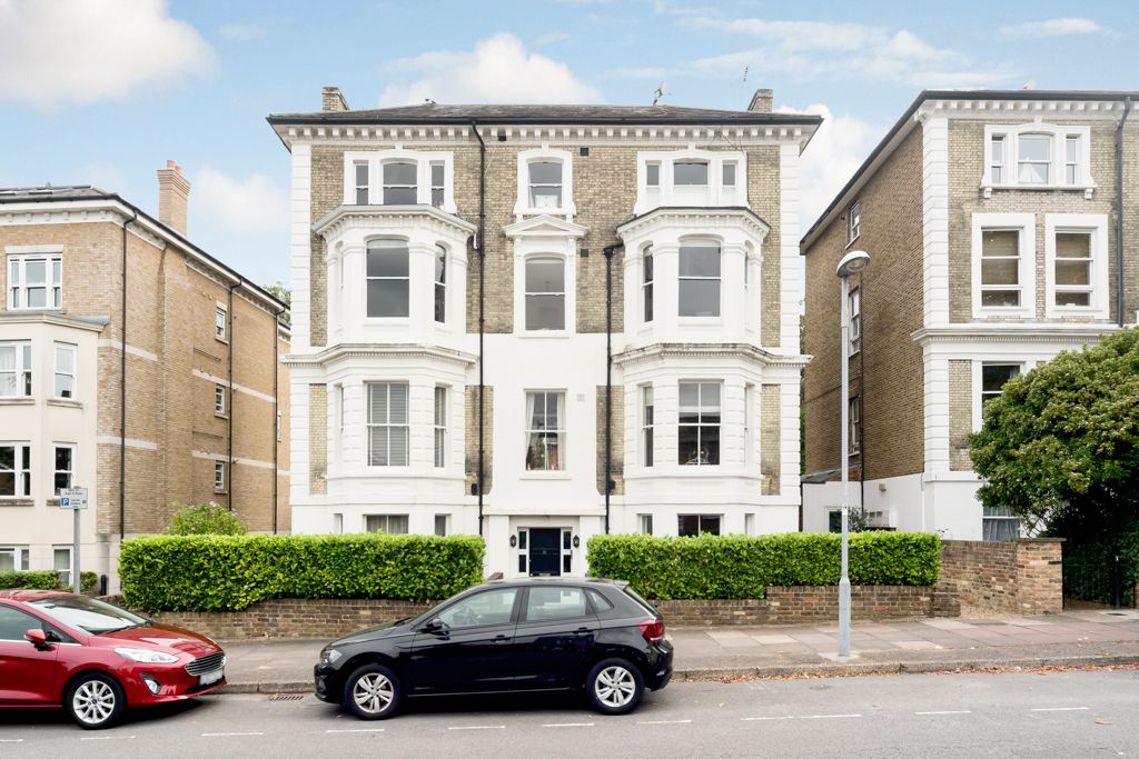 2 bed flat to rent in Avenue Elmers, Surbiton KT6 Zoopla