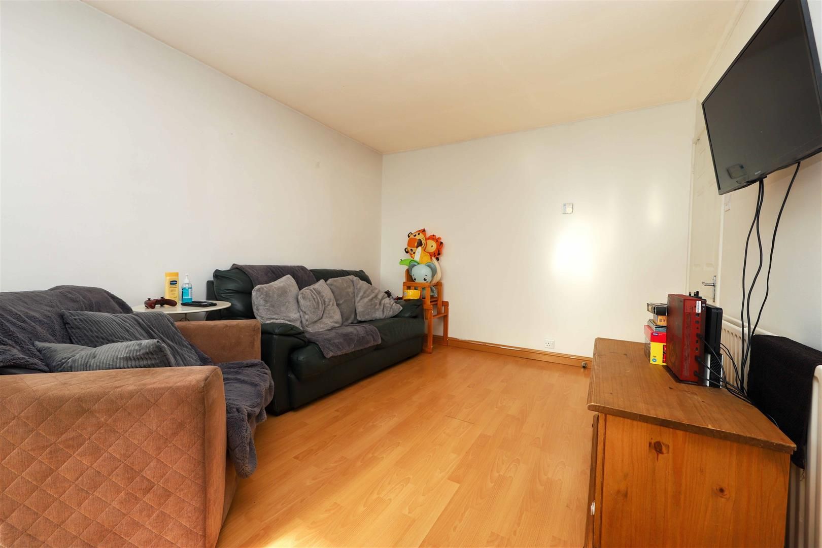 2 bed flat to rent in Swakeleys Road, Ickenham UB10 Zoopla