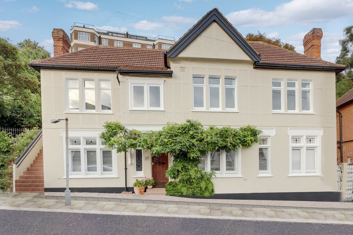 2 bed flat to rent in Leigh Park Road, LeighOnSea SS9 Zoopla