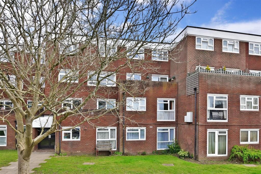 1 bed flat for sale in Hazelmere Close, Leatherhead, Surrey KT22 Zoopla