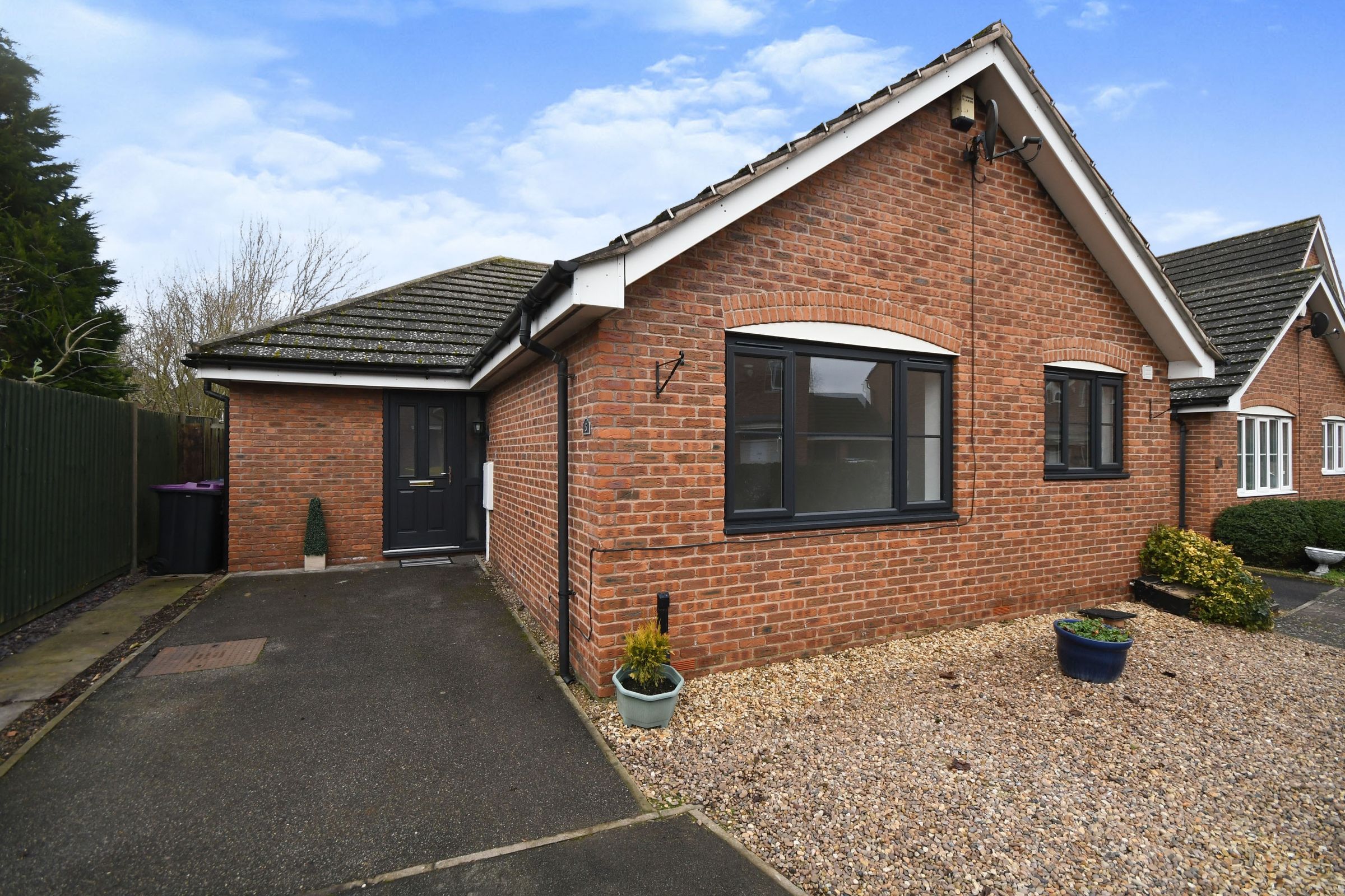 3 bed bungalow for sale in Maple Drive, Sudbrooke, Lincoln LN2 Zoopla